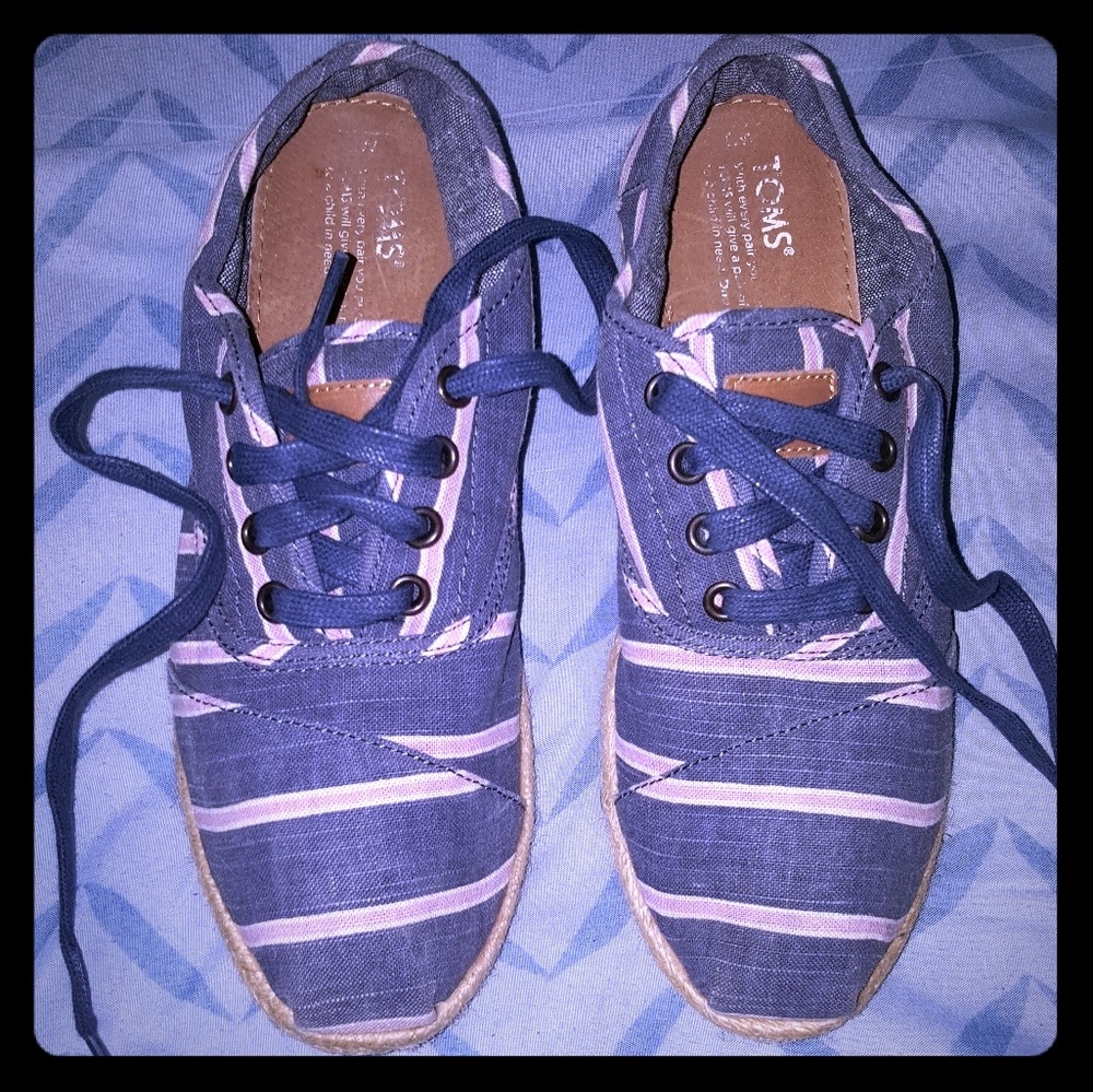 Authentic Toms lace up shoes
